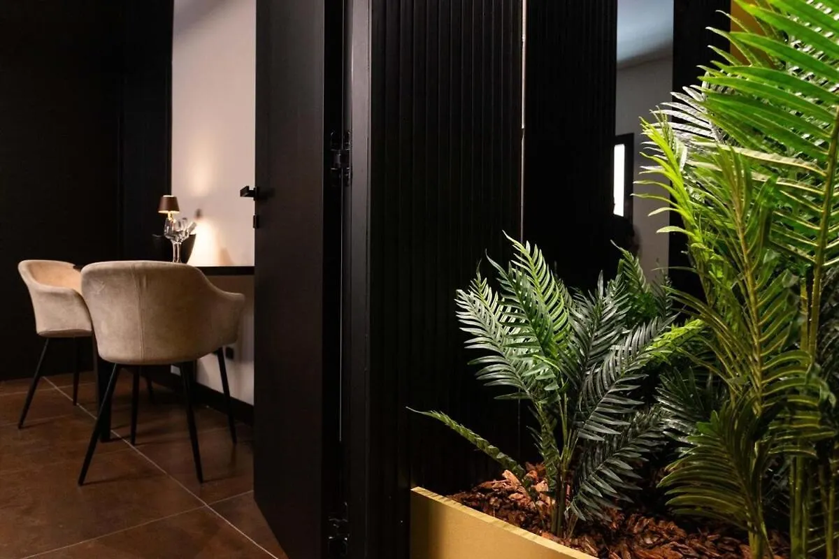 Holiday home Black Room Suite And Spa Carini Italy