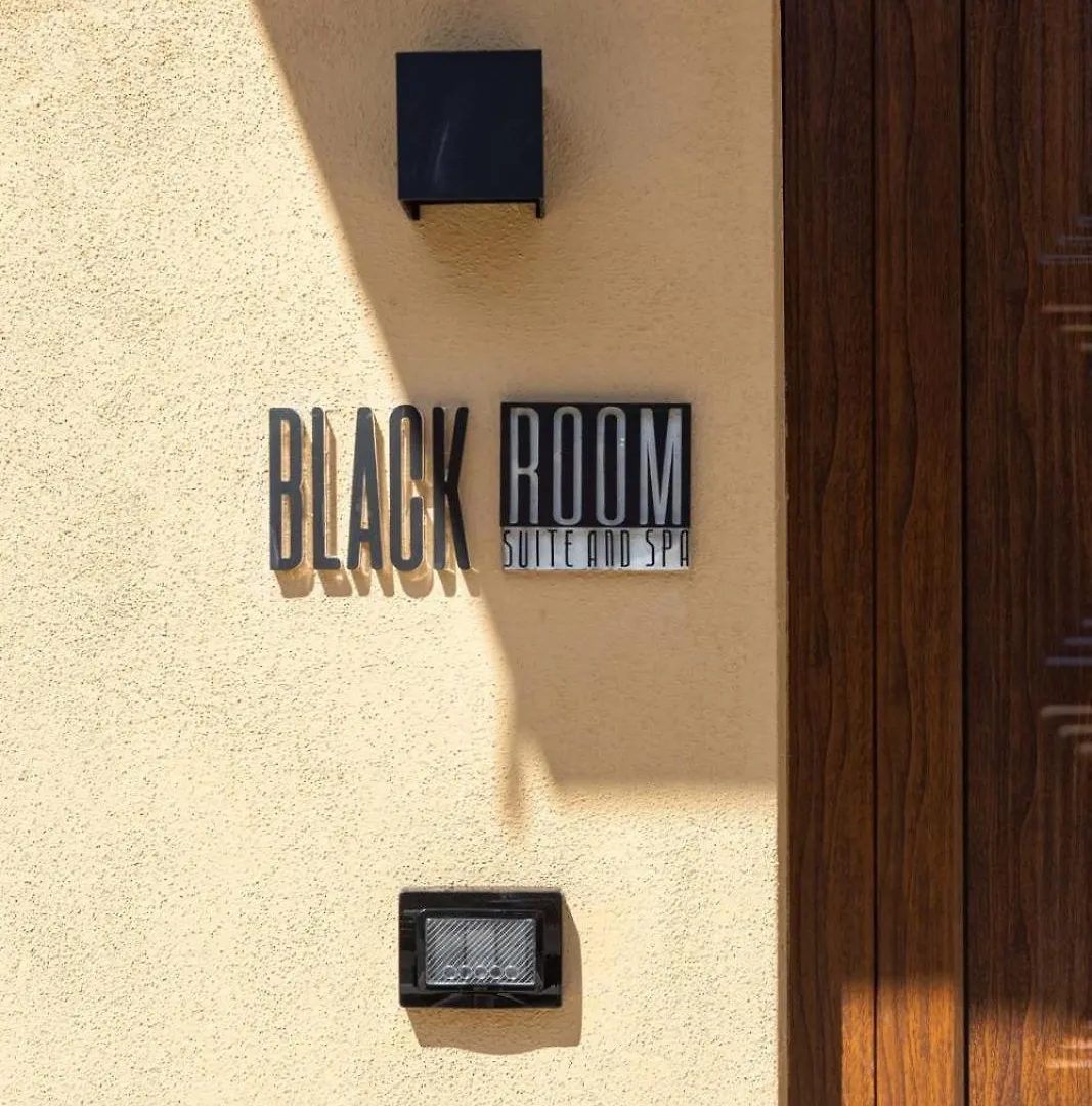 Holiday home Black Room Suite And Spa Carini Italy