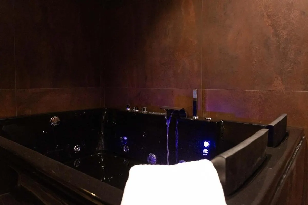 Holiday home Black Room Suite And Spa Carini