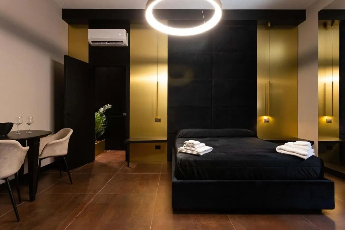 Black Room Suite And Spa كاريني