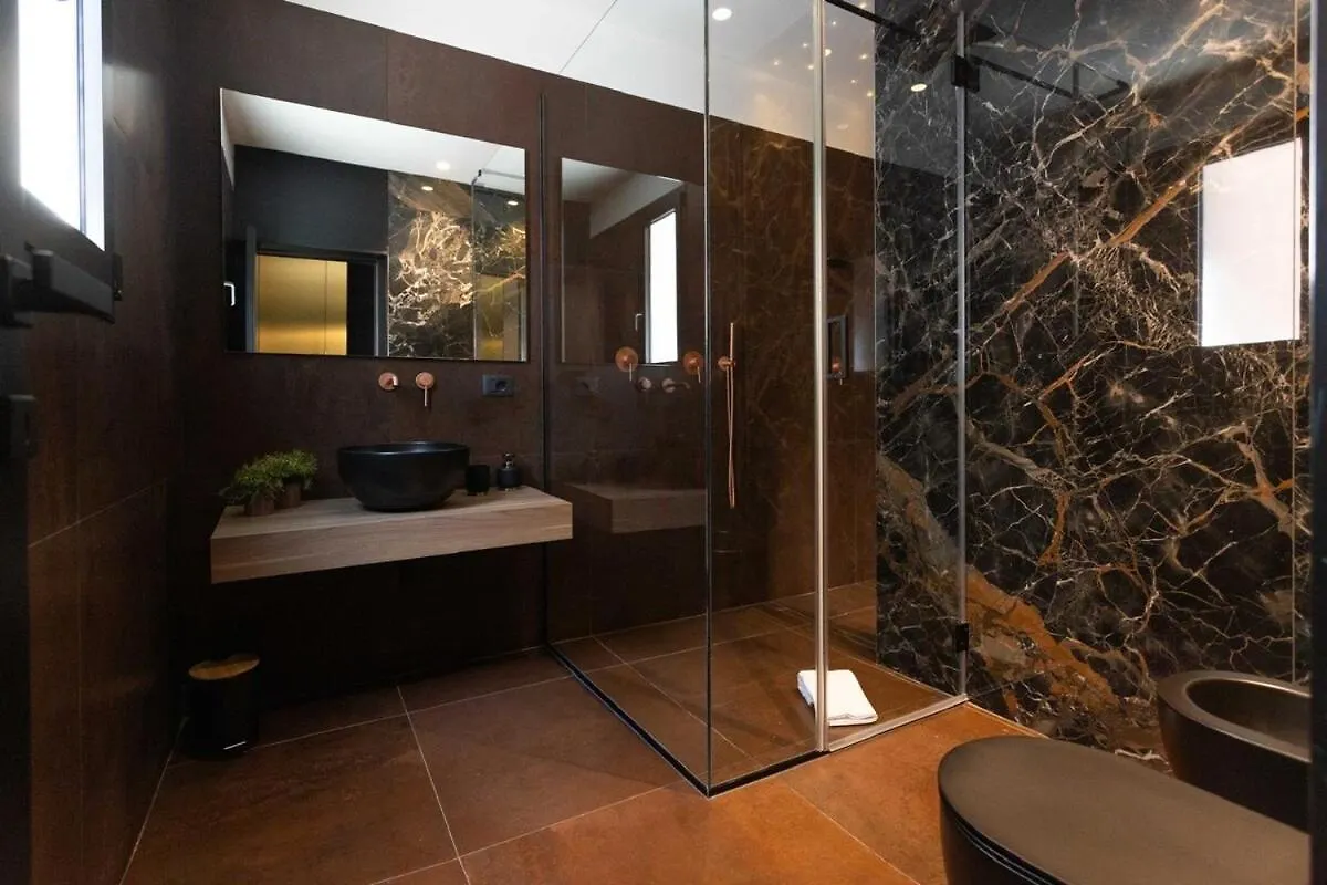 Black Room Suite And Spa كاريني إيطاليا