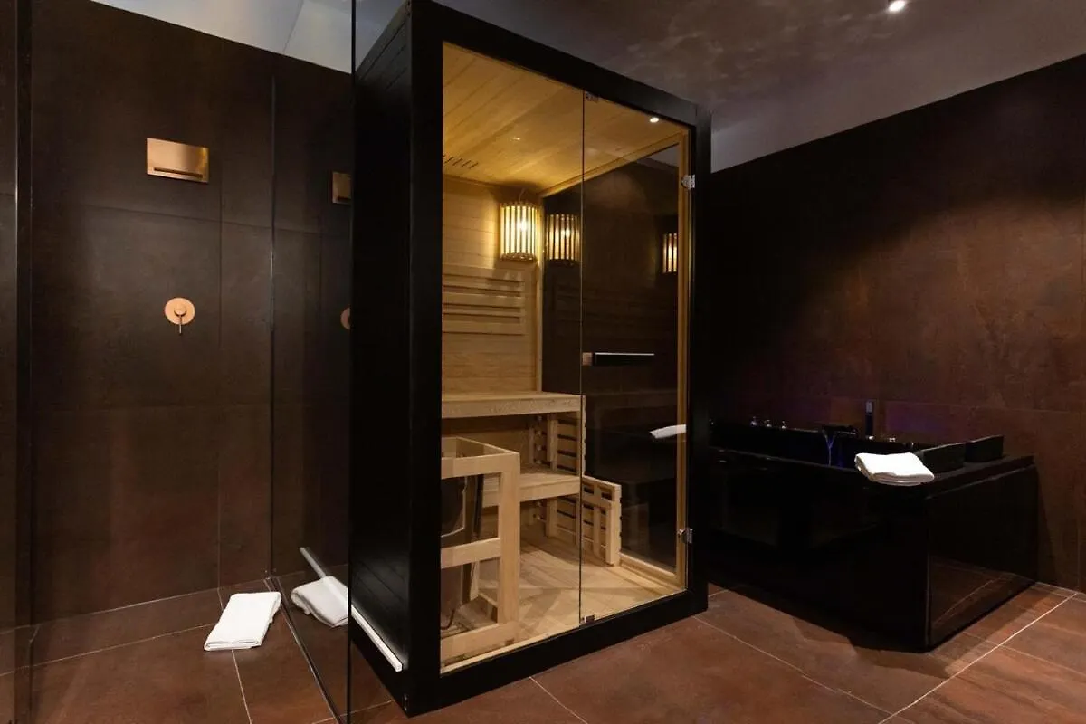 Black Room Suite And Spa كاريني 0*,  إيطاليا