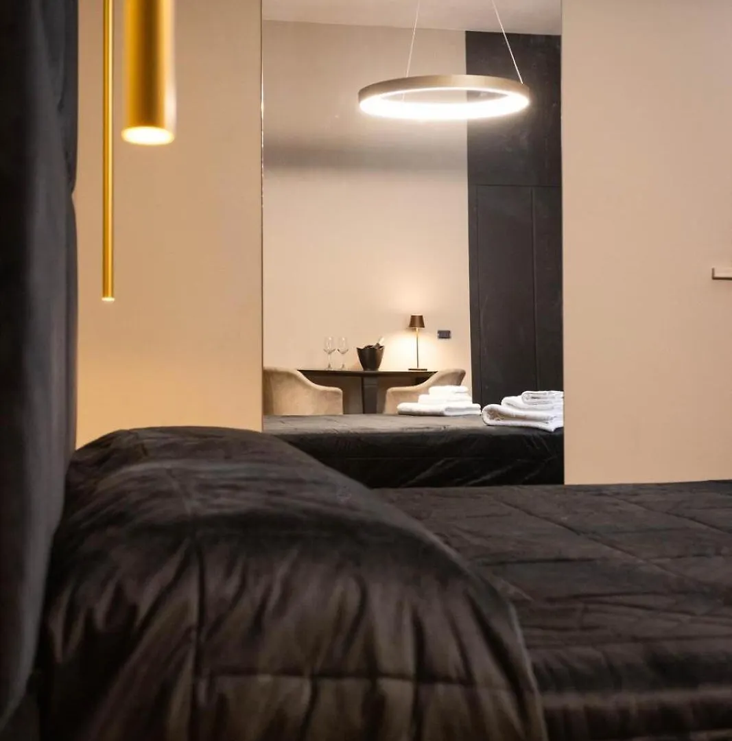 Black Room Suite And Spa كاريني 0*,  إيطاليا