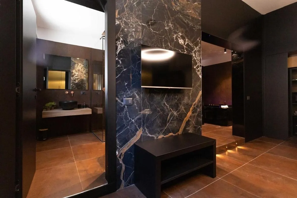 بيت للعطل Black Room Suite And Spa كاريني إيطاليا