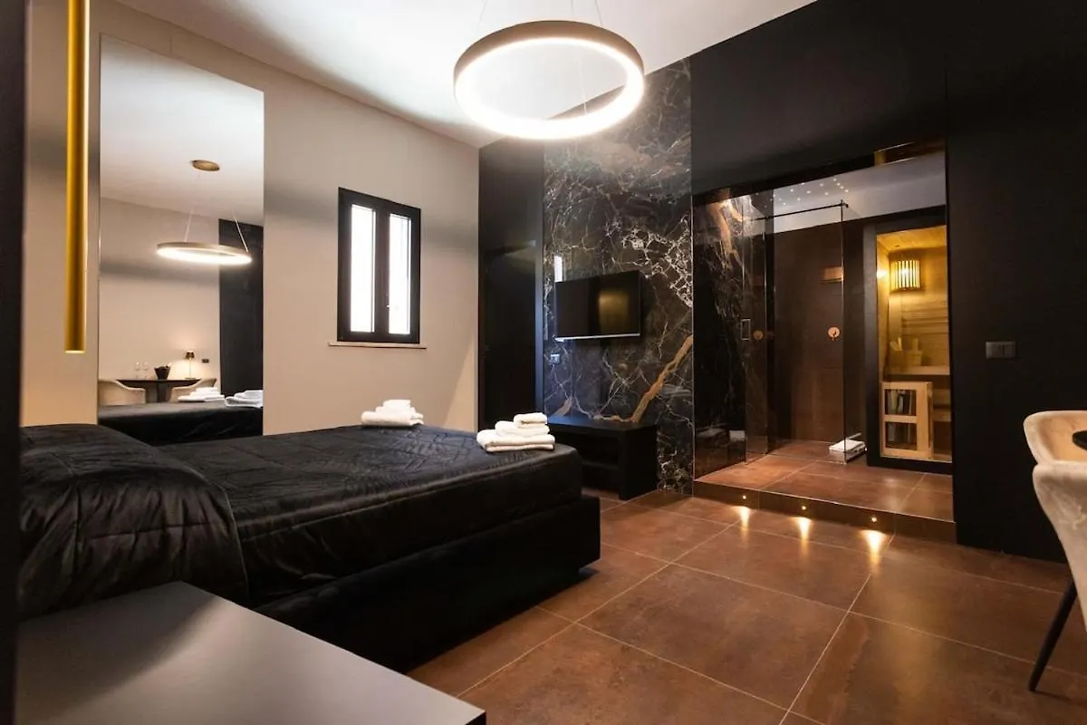 بيت للعطل Black Room Suite And Spa كاريني